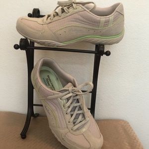 Sketchers Relaxed Fit Memory Foam sneakers